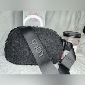 🖤🐑LOLË Fleece Fanny Pack 🐑🖤